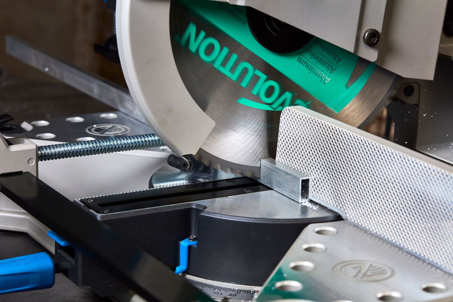 Lame spéciale pour la découpe de l'aluminium TCT 185mm Evolution 60 dents alésage 20mm pour Scie circulaire