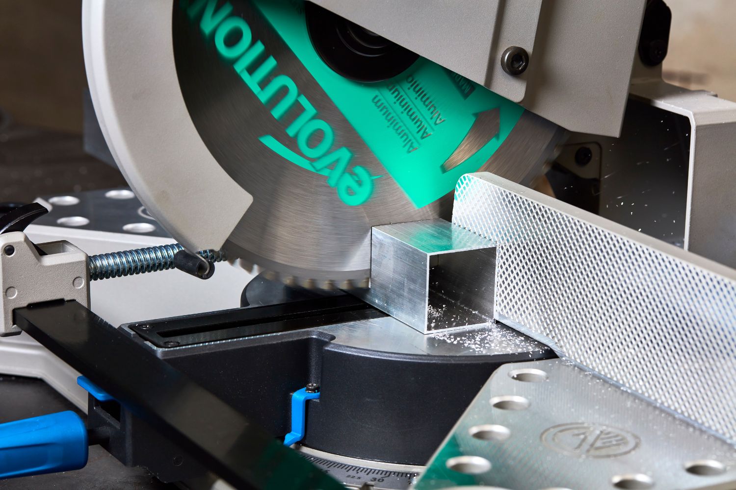 Lame spéciale pour la découpe de l'aluminium TCT 185mm Evolution 60 dents alésage 20mm pour Scie circulaire