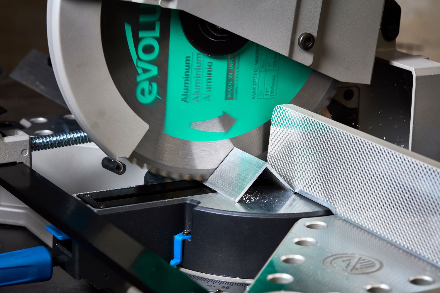 Lame spéciale pour la découpe de l'aluminium TCT 255mm Evolution 80 dents alésage 25,4mm pour scie à onglet