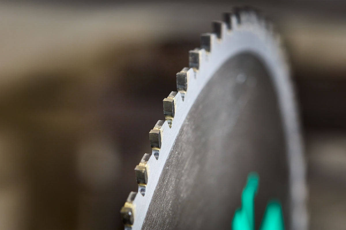 Lame spéciale pour la découpe de l'aluminium TCT 255mm Evolution 80 dents alésage 25,4mm pour scie à onglet