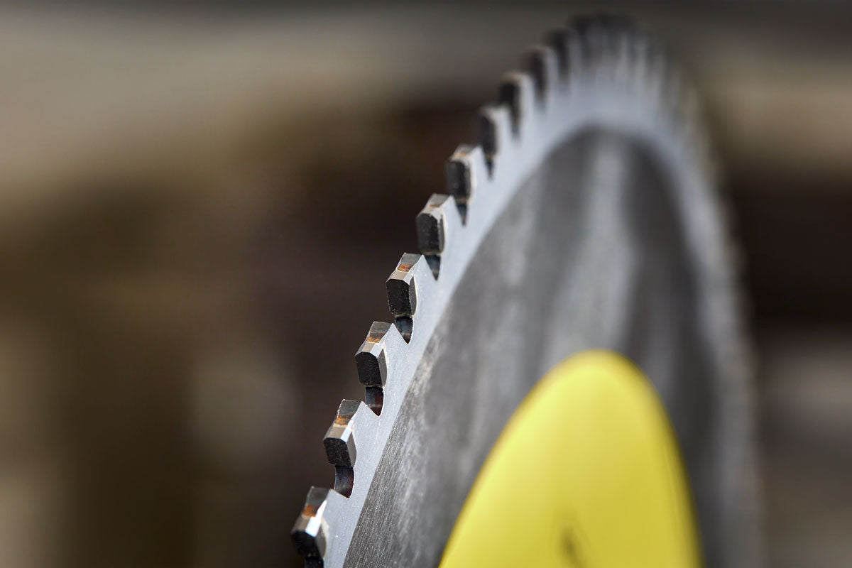 Lame spéciale pour la découpe de l'acier inoxydable de 210mm, 54 dents, alésage de 25.4 mm Evolution pour scies circulaires