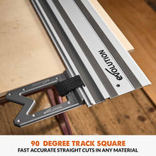 Kit d’accessoires pour rail de guidage de scie Evolution G2 : équerre de rail, guide-câble, butée de scie et bande de protection de bord.