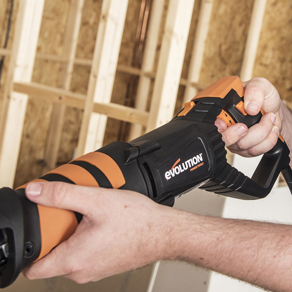 Scie sabre Evolution R230RCP avec 4 lames multi-matériaux